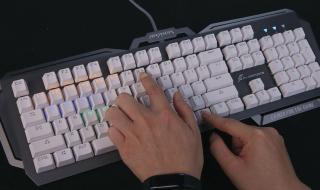 侧刻键盘怎么调灯光 键盘怎么调灯光